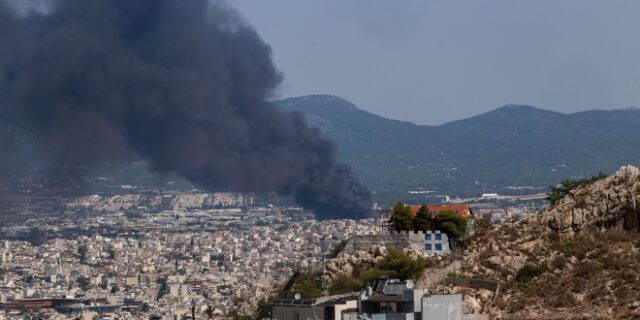 Φωτιά στη Μεταμόρφωση: Πόσο και για πόση ώρα αυξήθηκαν τα αιωρούμενα σωματίδια