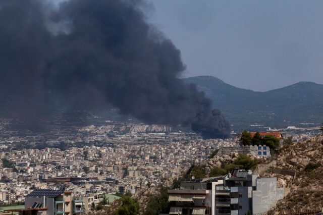 Φωτιά στη Μεταμόρφωση: Κίνδυνος από το τοξικό νέφος