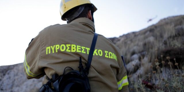 Οριοθετημένη η φωτιά στα Αθίκια-Υπό μερικό έλεγχο στη Λέσβο