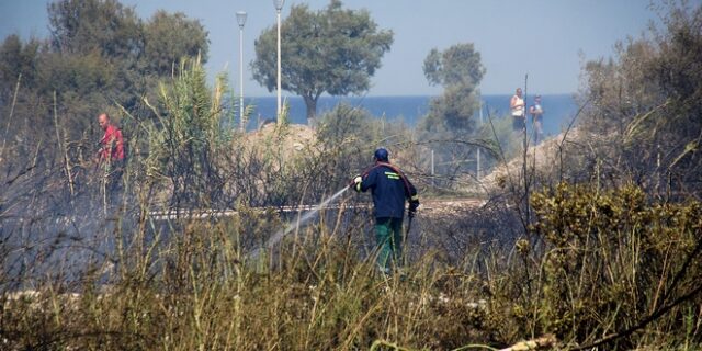Νέα φωτιά στα Αθίκια Κορινθίας