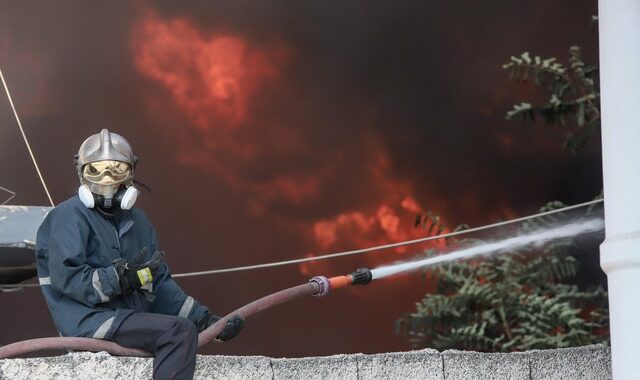 Θεσσαλονίκη: Πυρκαγιά σε μονάδα ανακύκλωσης τα ξημερώματα
