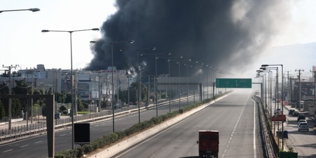 Μεταμόρφωση: Μεγάλη φωτιά σε εργοστάσιο ανακύκλωσης – Κλειστή η Εθνική Οδός