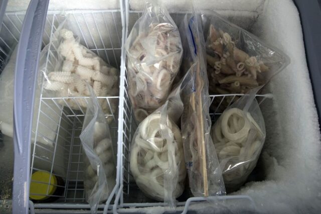 Συναγερμός στην Κίνα: Ίχνη κορονοϊού σε συσκευασίες κατεψυγμένων θαλασσινών