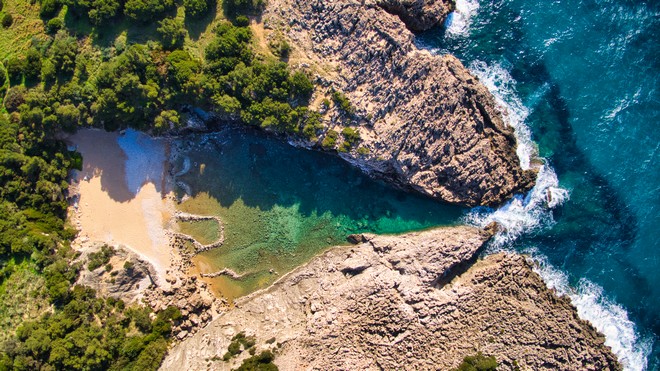 Βίντεο Drone: Γλώσσα, η ομορφότερη φυσική πισίνα της Μεσογείου