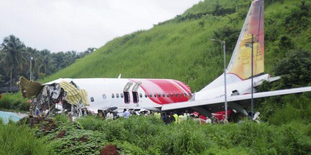 Ινδία: Εξετάζονται τα ”μαύρα κουτιά” του Boeing της Air India Express