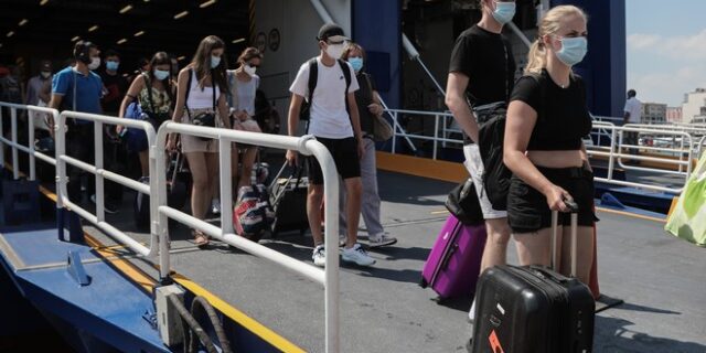 Κορονοϊός: “Καλπάζει” στην Αττική – Επί ποδός ενόψει της επιστροφής των εκδρομέων