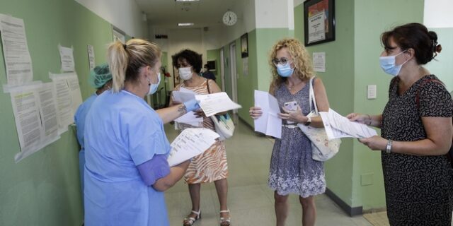 Ιταλία: Συνεχίζεται η αύξηση των κρουσμάτων – Ερωτήματα για το άνοιγμα των σχολείων