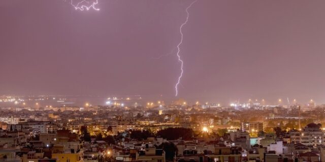 Κακοκαιρία “Θάλεια”: Κεραυνοί, χαλάζι και προβλήματα στην Κεντρική Μακεδονία