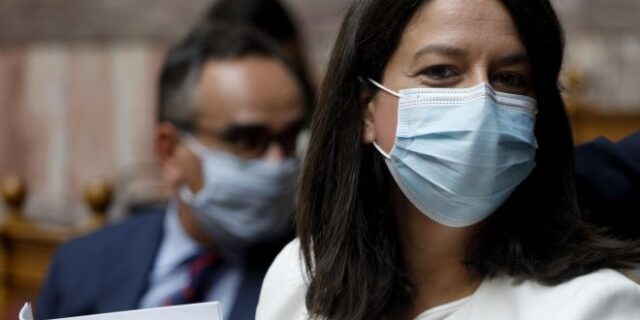 Άνοιγμα σχολείων: Για 20 μαθητές ανά τάξη, στις πόλεις, μιλά τώρα η Κεραμέως