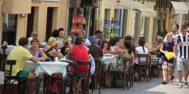 Ιταλοί τουρίστες: ”Στην Ελλάδα φορούσαμε μάσκες και μας κοίταγαν σαν εξωγήινους”