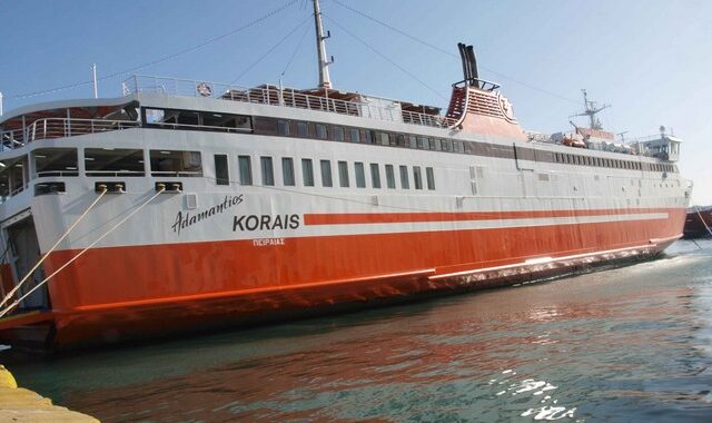 Αλεξανδρούπολη: Μηχανική βλάβη το “Αδαμάντιος Κοραής”, με 597 επιβάτες