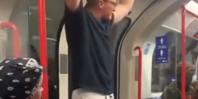 Λονδίνο: Λευκός αποκάλεσε τους μαύρους “κατοικίδια” και έλαβε ως απάντηση μία μπουνιά