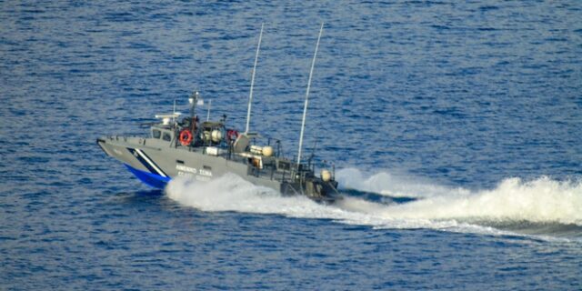 Καταδίωξη ύποπτης θαλαμηγού – Επιχείρησε να εμβολίσει σκάφος του Λιμενικού