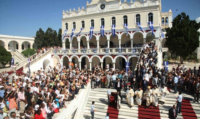 Μέτρα για Κορονοϊό: Απαγορεύονται οι λιτανείες – Χωρίς όρθιους τα μπαρ μέχρι τέλος Αυγούστου