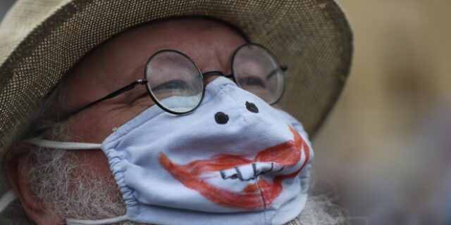 Άκου ψεκασμένε, κάποτε θα είσαι εσύ “ένας γέρος που κινδυνεύει”