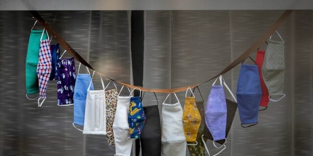 Μυτιλήνη: Μαθητές μαθαίνουν να ράβουν τις μάσκες τους