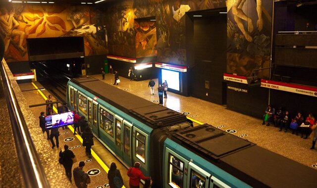 Βερολίνο: Κανένας κορονοϊός – Το μετρό μετατράπηκε σε “ντίσκο”