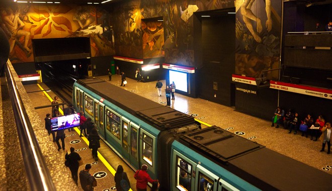 Βερολίνο: Κανένας κορονοϊός – Το μετρό μετατράπηκε σε “ντίσκο”