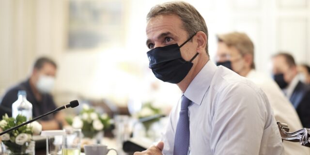Μητσοτάκης: “Είμαστε έτοιμοι να ενισχύσουμε τα μέτρα” – Κάλυψη σε Κικίλια για το εμβόλιο