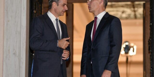 Μητσοτάκης σε Στόλτενμπεργκ: Μη αποδεκτή η πολιτική των ίσων αποστάσεων