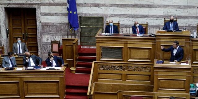 Μαξίμου: Ο ΣΥΡΙΖΑ θέλει άλωση του κράτους α λα 81 με “ροζοφρουρούς”