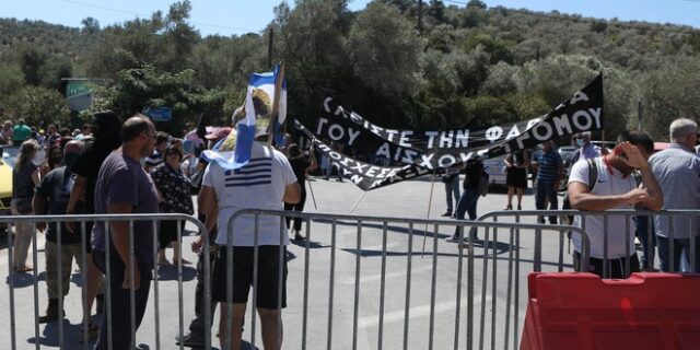 Ένταση μεταξύ κατοίκων και ΜΑΤ στη Μόρια