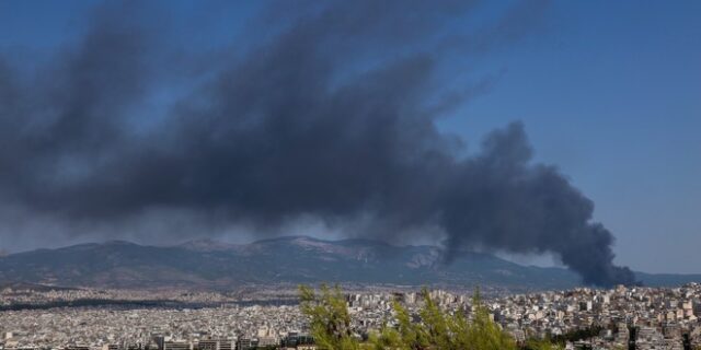Φωτιά στη Μεταμόρφωση: Η τροχιά του καπνού