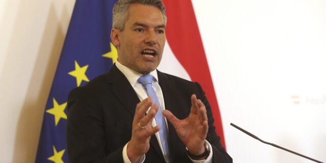 Στην Αθήνα ο Αυστριακός υπουργός Εσωτερικών για το προσφυγικό