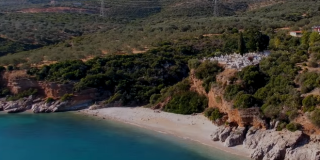 Νεκροταφείο: Μία απίστευτη παραλία 15 λεπτά από το Ναύπλιο