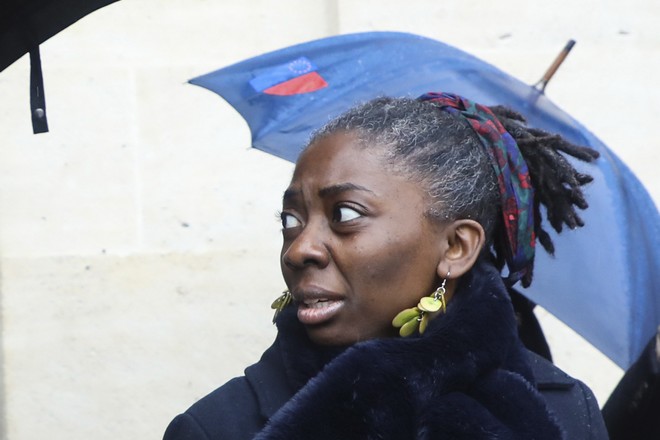 Γαλλία: Οργή για σκίτσο που αναπαριστά μια γαλλίδα μαύρη βουλευτίνα ως σκλάβο