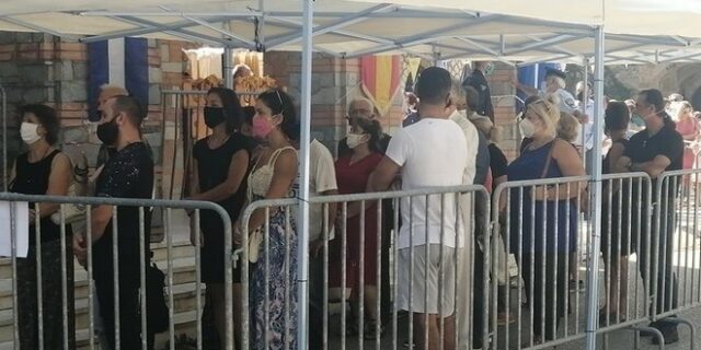 Με αποστάσεις και μάσκες η λειτουργία στην Παναγία Σουμελά