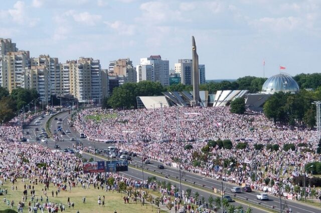 Λευκορωσία: “Παραιτήσου!” φώναξαν στον Λουκασένκο χιλιάδες διαδηλωτές