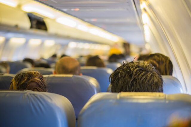 Επεισόδιο σε πτήση από Ρόδο – Αθήνα: Επιβάτης αρνιόταν να φορέσει μάσκα