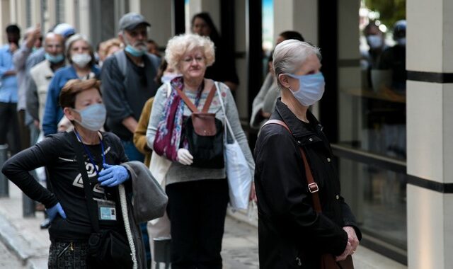 Κορονοϊός: Τέλος από σήμερα το πρόστιμο των 100 ευρώ για τους ανεμβολίαστους