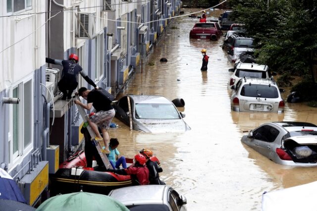 Νότια Κορέα: Νεκροί και αγνοούμενοι από σφοδρή κακοκαιρία