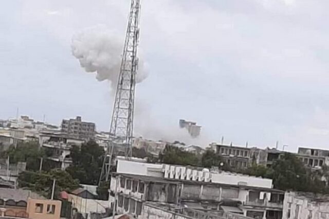 Σομαλία: Έκρηξη και πυροβολισμοί σε κεντρικό ξενοδοχείο – Τουλάχιστον 5 νεκροί