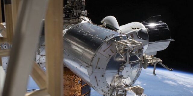 Dragon Endeavour: Η διαστημική κάψουλα της SpaceX επιστρέφει στη Γη