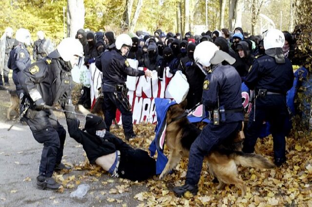 Σουηδία: Αστυνομικοί τραυματίστηκαν στα επεισόδια που ξέσπασαν στο Μάλμο