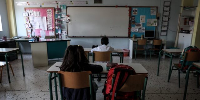 Μαγιορκίνης: “Μάσκες και σταδιακό άνοιγμα των σχολείων”