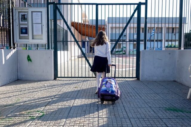 Lockdown: Κλειστά και τα δημοτικά σχολεία από Δευτέρα