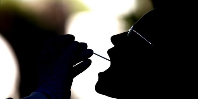 Κορονοϊος: Το εμπόριο των τεστ και το παιχνίδι με την αγωνία των πολιτών