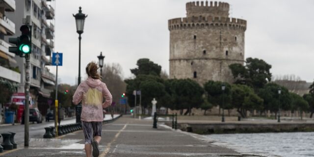 Θεσσαλονίκη: Συναγερμός για τα κρούσματα – Έκτακτη τηλεδιάσκεψη και νέα μέτρα στον ορίζοντα