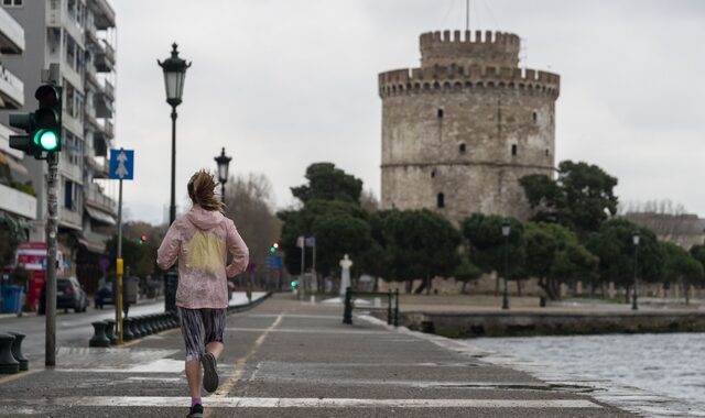 Τηλεδιάσκεψη Μητσοτάκη για τη Θεσσαλονίκη: Προς το παρόν, κανένα νέο μέτρο