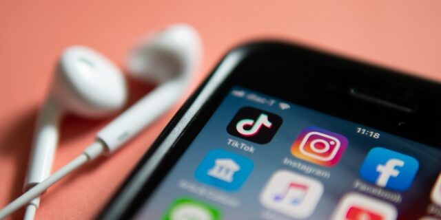 TikTok: Χτυπήματα κάτω από την μέση από το Facebook που ετοιμάζει την δική του απάντηση