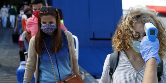 Πέτσας: “Για τη διασπορά κορονοϊού φταίει η εσωτερική χαλάρωση, όχι ο τουρισμός”