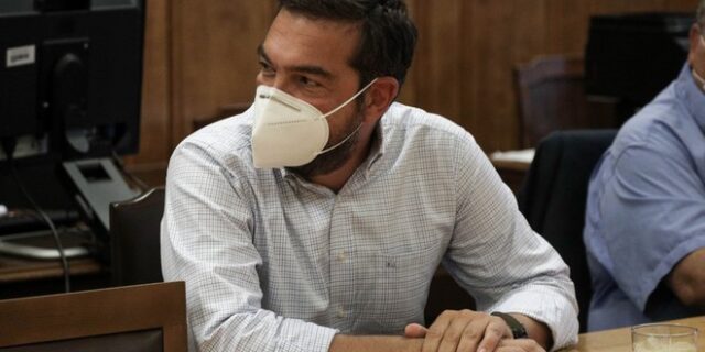 ΣΥΡΙΖΑ: Με μούσι ο Τσίπρας στην Κοινοβουλευτική Ομάδα