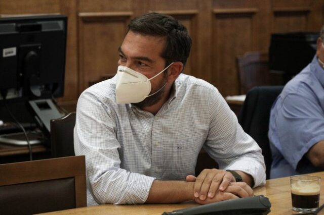 ΣΥΡΙΖΑ: Με μούσι ο Τσίπρας στην Κοινοβουλευτική Ομάδα