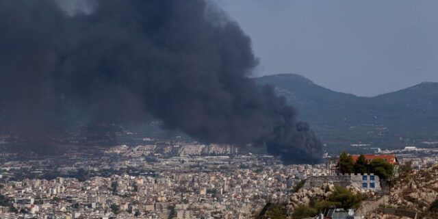 Φωτιά στη Μεταμόρφωση: Τρομακτική εκτίμηση για το τοξικό νέφος – Μπορεί να φτάσει στην Κρήτη