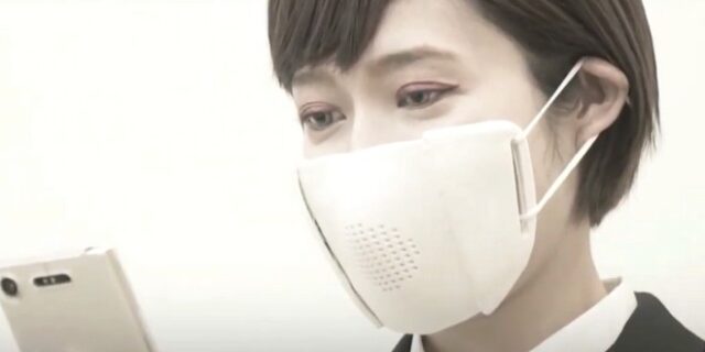 Ιαπωνία: Έφτιαξαν “έξυπνη” μάσκα που μεταφράζει και απομαγνητοφωνεί