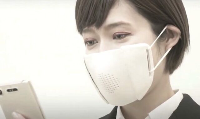 Ιαπωνία: Έφτιαξαν “έξυπνη” μάσκα που μεταφράζει και απομαγνητοφωνεί